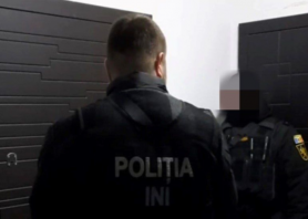 O femeie a fost amenințată cu moartea prin declanșarea unei grenade, în schimbul a peste 40.000.000 lei. Și fiica victimei a fost în pericol